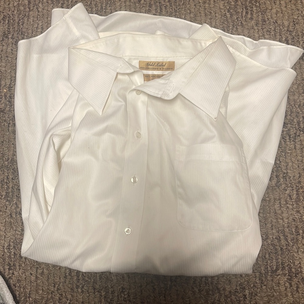 Gold label roundtree and Yorke long sleeve shirt!